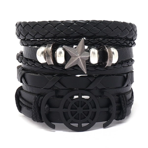Bracelet multicouche en cuir noir rétro avec pendentifs étoile et gouvernail