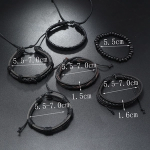 Détails de bracelets multicouches en cuir tressé réglables avec marquages de taille