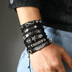 Set de bracelets punk en cuir pour homme avec tête de mort et étoiles au style multicouche