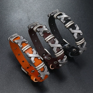 Bracelet en Cuir Punk Vintage pour Hommes Boucle de Ceinture à Clous Croisés en Alliage Réglable Bijoux de Poignet Industriel