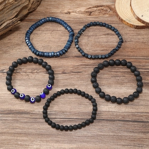 Set di cinque bracciali vintage da uomo con pietra lavica e perline blu malocchio