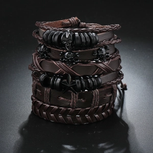 Heren meerlaagse lederen armbandset met schedel- en sterbedels in retro punkstijl
