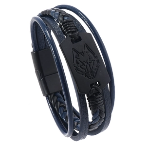 Bracciale multistrato in pelle da uomo con placca testa di lupo e chiusura magnetica