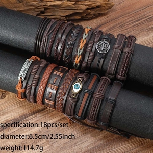 Détail d'un lot de 18 bracelets vintage en cuir avec arbre de vie et pendentifs mauvais œil