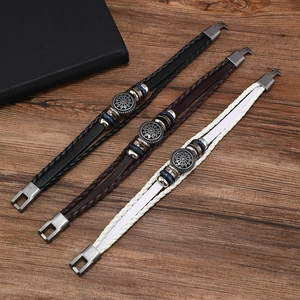 Mehrlagiges geflochtenes Lederarmband Set mit Sonnenblumenmuster Metallanhänger