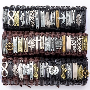 Heren set handvlochten lederen armbanden met vintage bedeltjes in de kleuren zwart en bruin