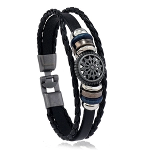 Herren Vintage Lederarmband mehrlagig geflochten in Schwarz mit Sonnenanhänger und Perlen