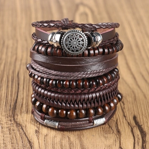 Retro mehrlagiges Lederarmband-Set für Herren mit Holzperlen und Vintage-Legierungs-Charms