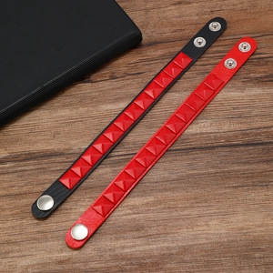 Bracelets en cuir punk avec rivets carrés rouges en noir et rouge pour hommes