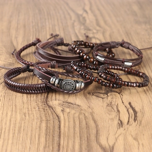 Vintage mehrlagiges geflochtenes Lederarmband Set mit Holzperlen und Metallanhänger