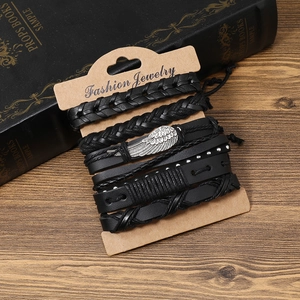 Set di 5 bracciali da uomo in pelle nera con ciondoli a forma di ala e rivetti