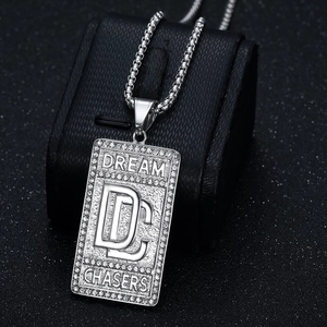 Collier pendentif carré DC hip hop avec gravure Dream Chasers et incrustation de diamants