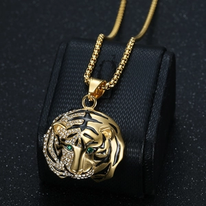 Collier pendentif tête de tigre hip hop en acier titane doré avec cristaux étincelants
