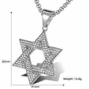 Dettaglio del pendente stella di David con dimensioni 60mm per 41mm e peso di 12,8g