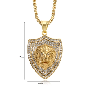 Détail montrant les dimensions 57x34mm du collier hip-hop tête de lion plaqué or