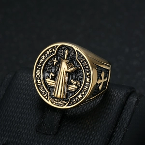 Bague médaille d'exorcisme Saint Benoît en acier inoxydable doré et noir avec relief