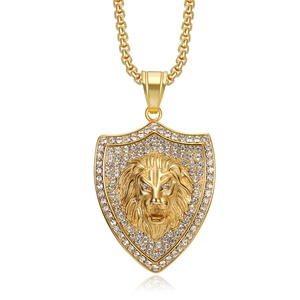 Collier pendentif lion bouclier en acier plaqué or avec cristaux blancs brillants