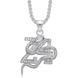 Collier hip hop argenté avec pendentif numéro 24 serti de cristaux et détail de serpent