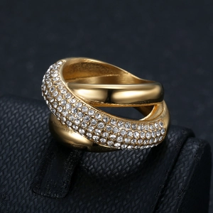 Bague luxueuse en acier titane doré à quatre couches sertie de cristaux blancs