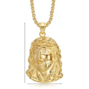 Détail du pendentif Jésus doré, dimensions 60mm par 36mm et poids de 27 grammes