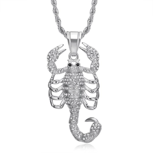 Collier avec pendentif roi scorpion hip hop en argent avec cristaux blancs brillants