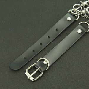 Collier ras de cou en cuir noir minimaliste avec chaîne épines et pendentif lariat