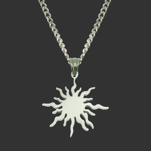 Collier Pendentif Soleil en Acier Inoxydable pour Hommes Poli Miroir Rayonnement de Soleil Flamme Géométrique Chaîne Gourmette Bijoux Mode Streetwear