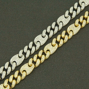 Iced out βραχιόλι Cuban link σε χρυσό και ασήμι με στρας και κούμπωμα μύτη χοίρου