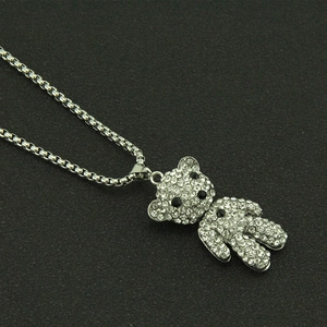 Glinsterende beer hanger ketting met kristallen en zilverkleurige box ketting