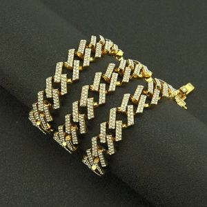 Gold-plated hip hop Cuban link necklace with sparkling iced out rhombic rhinestones
