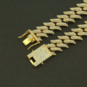 Bracelet hip-hop pour homme en or avec maillons ailés et pavé de diamants brillants