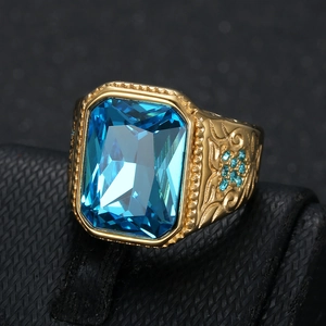 Hip hop goud vergulde titanium ring met een grote rechthoekige ijsblauwe edelsteen inzet