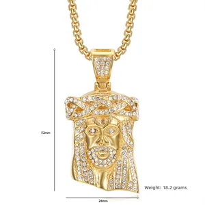 Detail von vergoldetem Jesus-Anhänger mit Zirkonia, Größe 52mm mal 26mm
