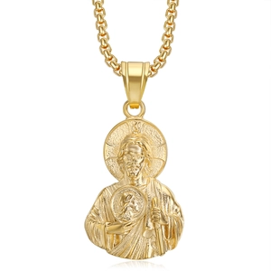 Pendentif buste Saint Jude Thaddeus plaqué or avec chaîne vénitienne sur fond blanc