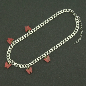 Collana a catena cubana argento con cinque ciondoli a farfalla rossi unisex