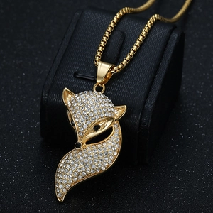 Collier avec pendentif renard plaqué or hip hop orné de strass blancs étincelants