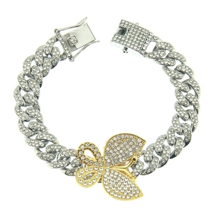 Silbernes Iced-Out Cuban-Armband mit goldumrandetem Schmetterlingsanhänger und Kristallen