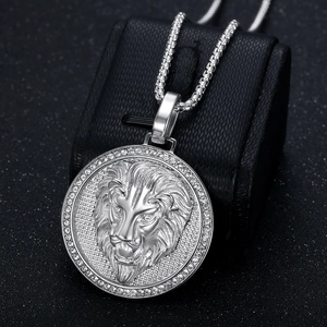 Collier pendentif tête de lion hip hop argenté avec cristaux et chaîne à mailles carrées