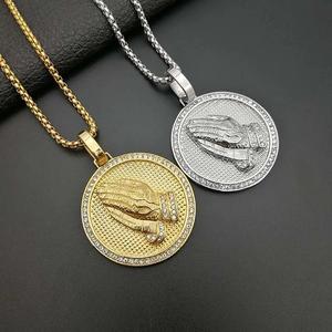 Collier Pendentif Mains en Prière Hip Hop Acier au Titane Strass Incrusté Médaillon Rond Chaîne Box Bijoux Homme