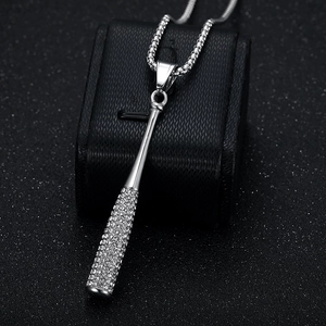 Hip-Hop Baseballschläger-Anhänger mit glitzernden Diamanten an einer Box-Kette