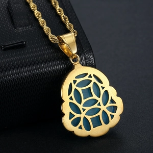 Collier pendentif Bouddha doré avec pierre oeil de chat bleue et chaîne torsadée