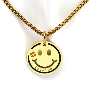 Collier Pendentif Visage Souriant en Acier Inoxydable Hip Hop Avec Inscription Love Life et Détail de Trèfle pour Bijoux Unisexe Quotidien