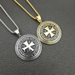 Ciondolo Vintage in Acciaio Inossidabile Cavalieri Templari Croce Spade Medaglione Con Strass Iscrizione Latina Gioielli Religiosi