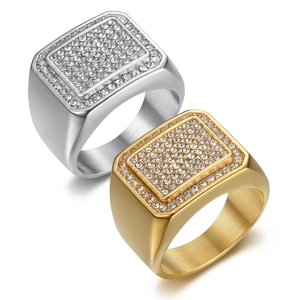 Bague Carrée Incrustée de Strass en Acier Titane Hip Hop Métal Brossé Électroplaqué Bague Géométrique pour Hommes Bijoux Unisexe