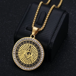 Pendentif maçonnique AG plaqué or avec micro-incrustations de pierres zircons
