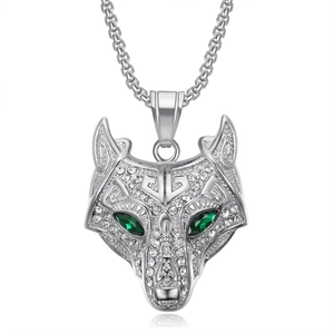 Pendentif tête de loup Viking argenté avec yeux verts et strass brillants sur chaîne