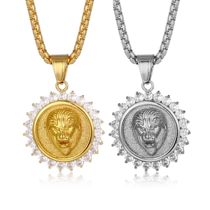 Collana con Ciondolo Testa di Leone Hip Hop in Acciaio Inossidabile Placcato Oro Zirconia Intarsiata Gioielli da Uomo
