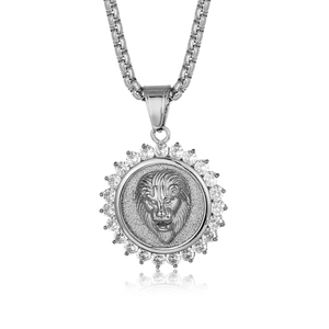 Collana con ciondolo testa di leone in argento con zirconi su catena a scatola