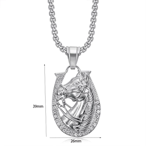 Detailansicht des Hip-Hop Pferdeanhängers mit Maßen 39mm x 26mm und Zirkonia Besatz