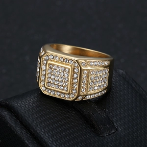 Bague hip hop luxueuse en plaqué or pour hommes avec pavé de diamants de forme carrée